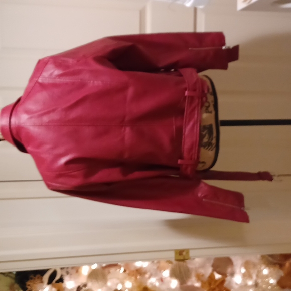 Red waist length bomber jacket - Picture 2 of 3